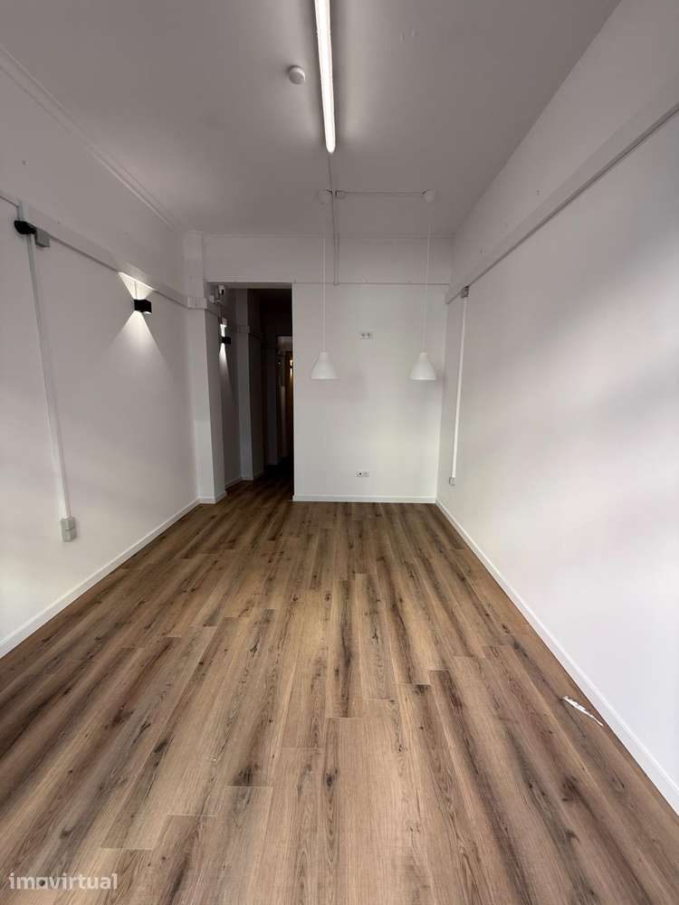 Loja Rés-do-chão -  310 m2 - Grande imagem: 2/9