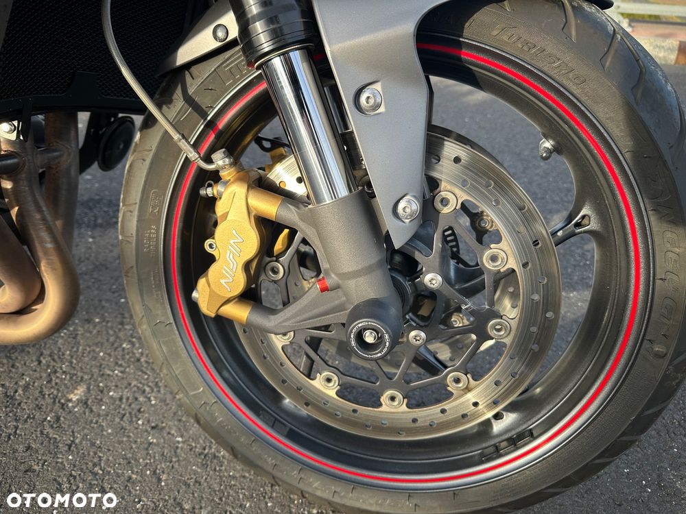 Triumph Street Triple - 8