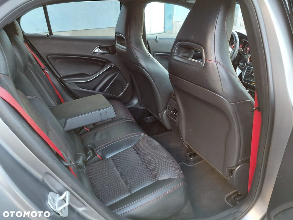 Mercedes-Benz GLA 45 AMG 4Matic 7G-DCT Edition 1 - 25