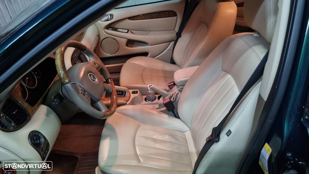 Jaguar X-Type SW 2.5 V6 Executive Aut. - 8
