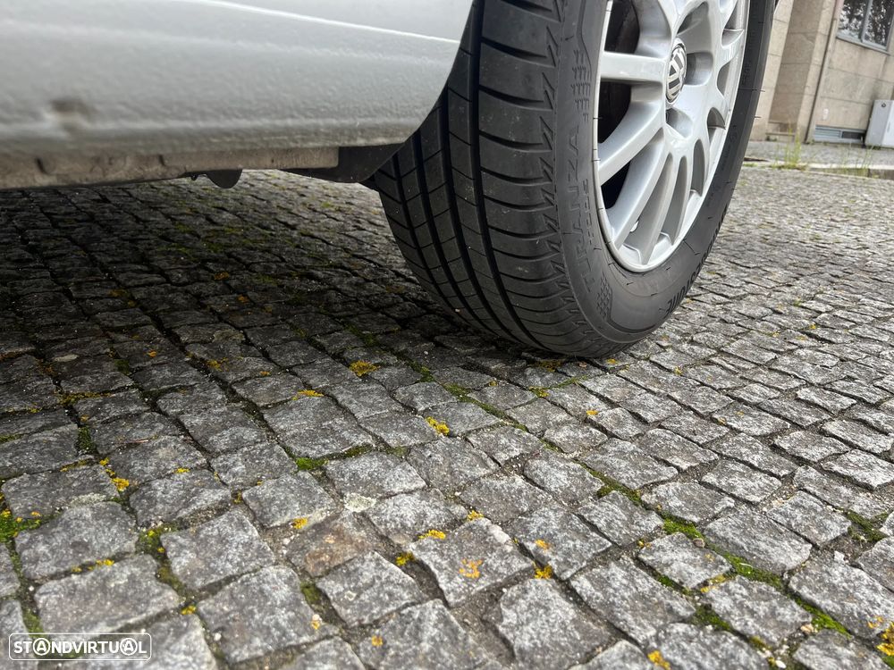 VW Golf 1.9 TDi 25 Anos - 21
