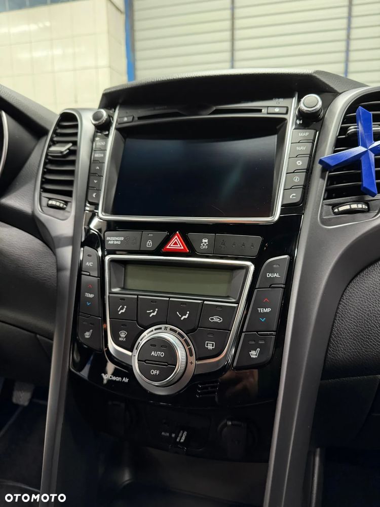 Hyundai i30 blue 1.6 GDI Passion - 15