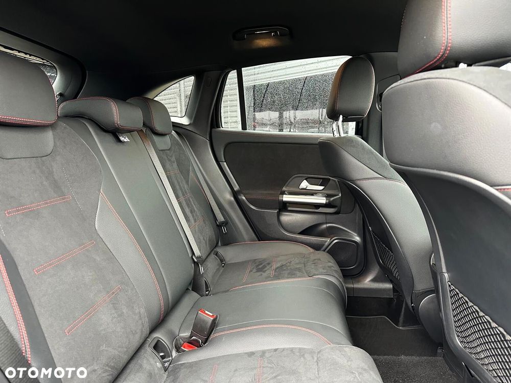 Mercedes-Benz GLA - 11