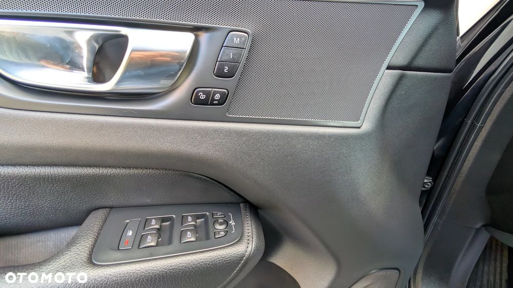 Volvo XC 60 B4 D Geartronic Momentum Pro - 11
