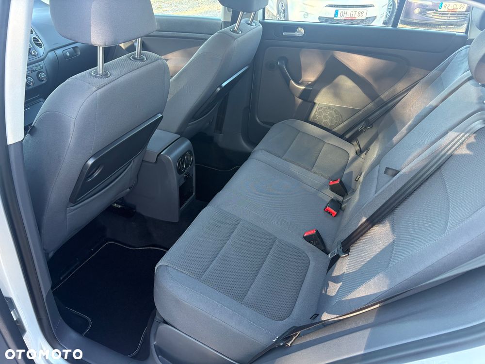 Volkswagen Golf - 22