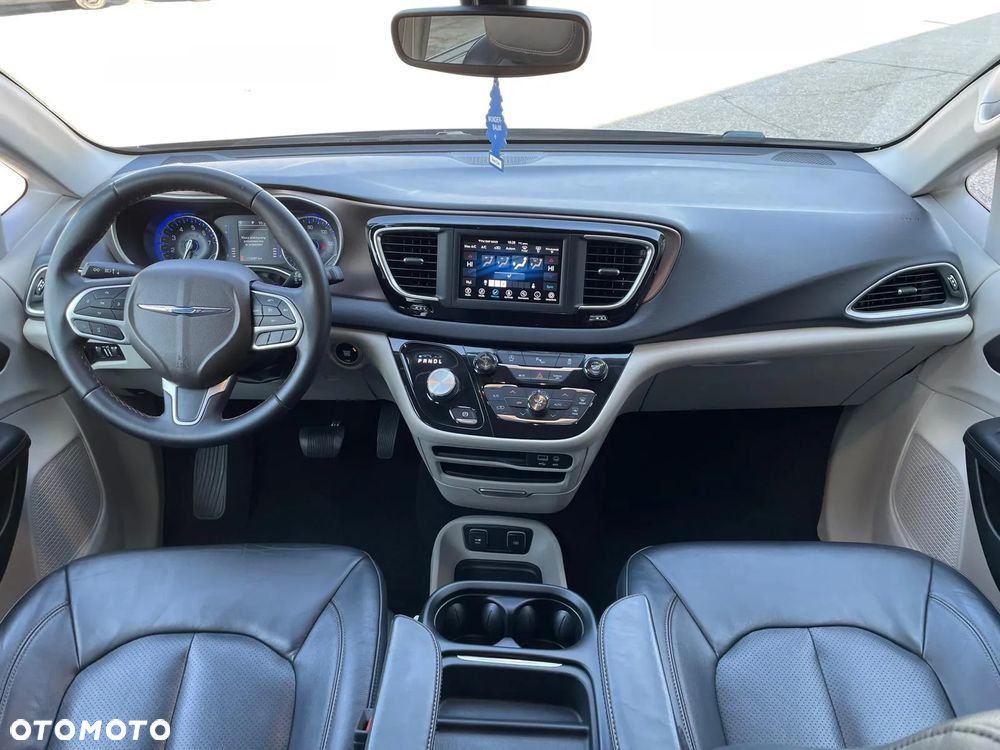 Chrysler Pacifica - 21