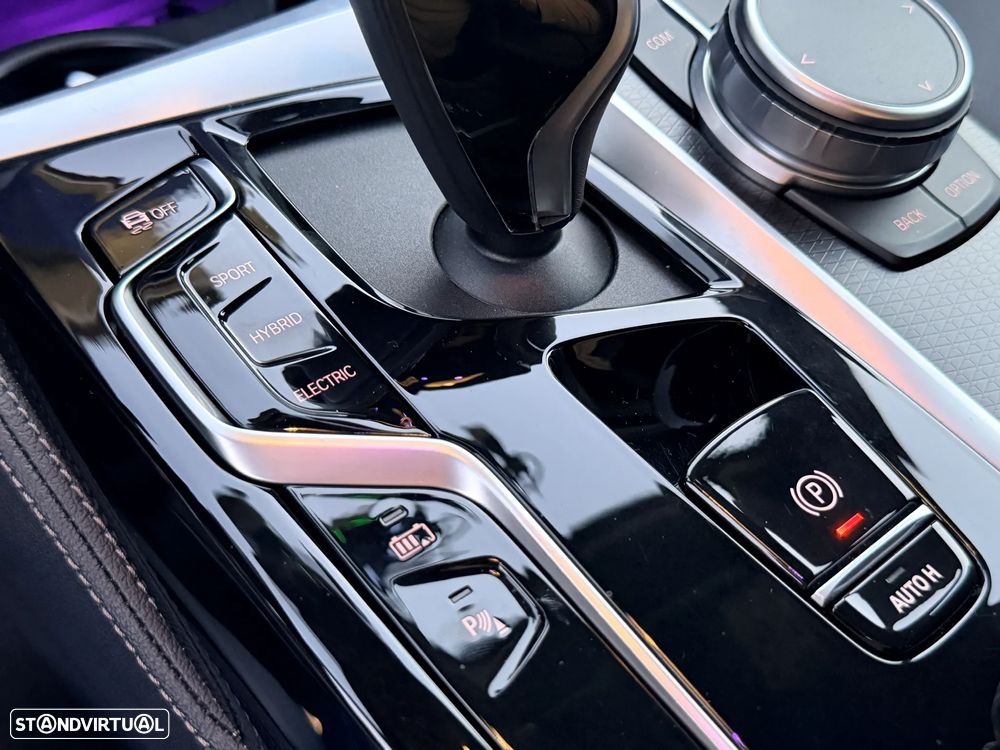 BMW 530 e Pack Desportivo M - 12