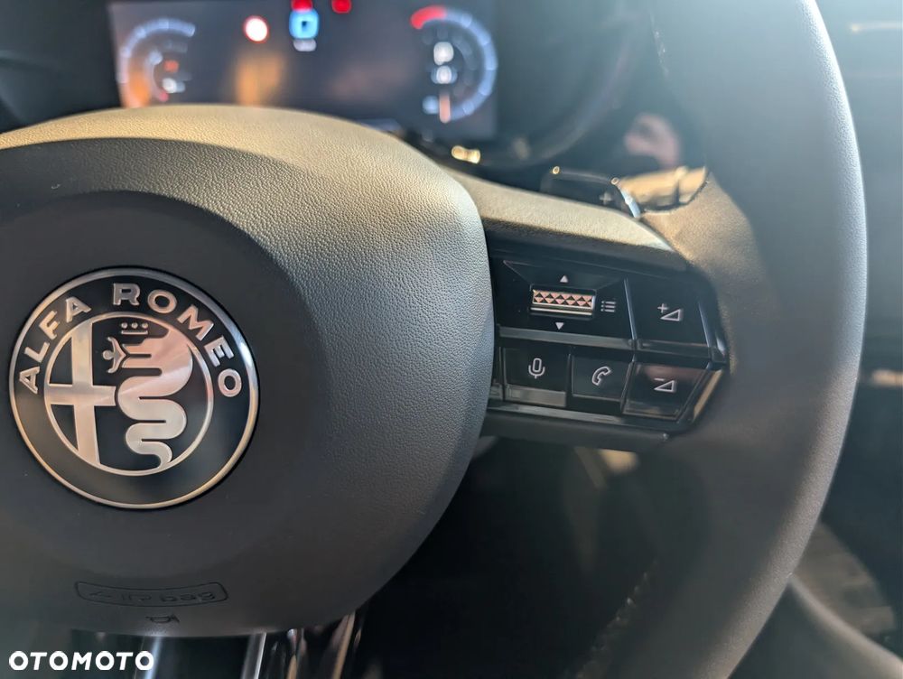 Alfa Romeo Junior 1.2 mHEV Ibrida eDCT - 14