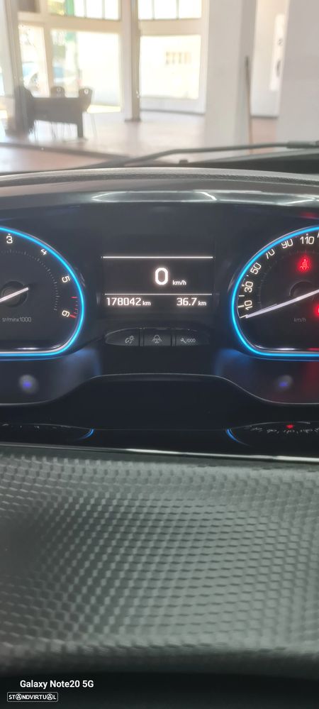 Peugeot 2008 BlueHDi 100 STOP & START Allure - 22