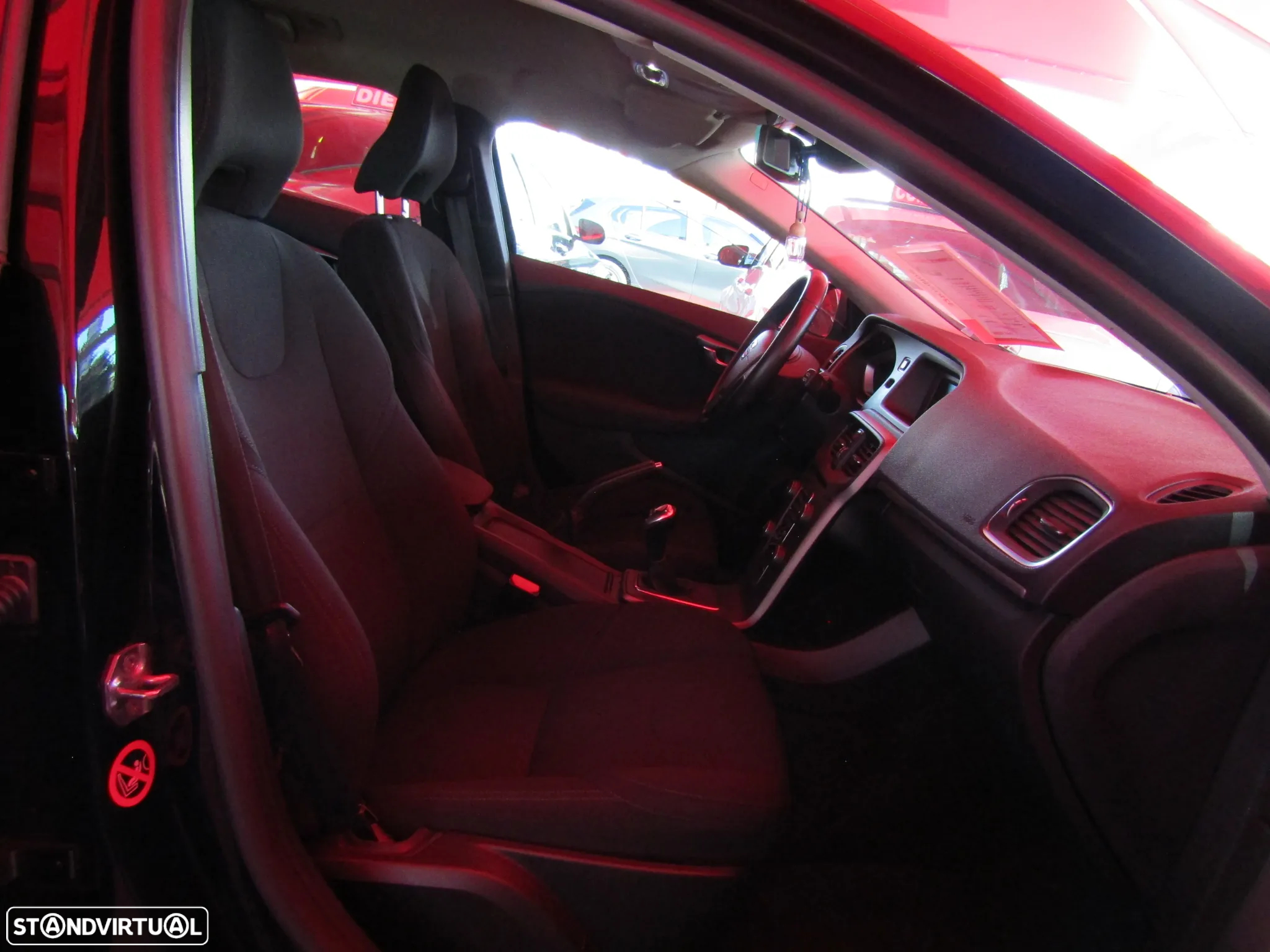 Volvo V40 2.0 D2 Kinetic - 9