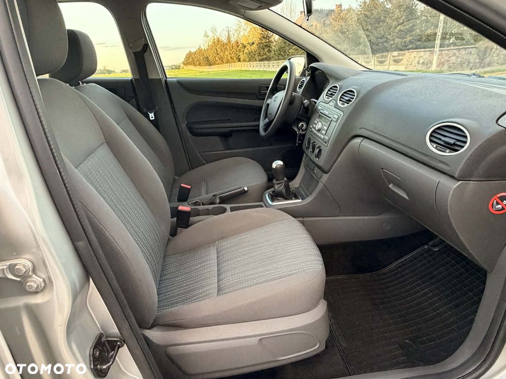 Ford Focus 1.6 Ambiente - 8