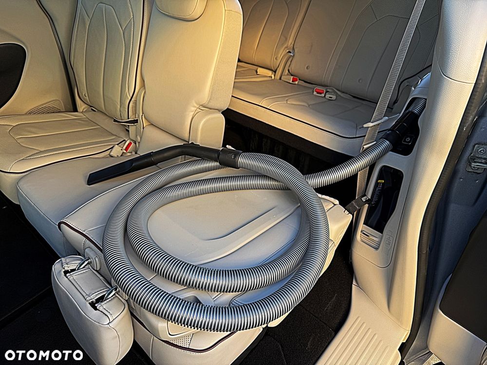 Chrysler Pacifica - 27