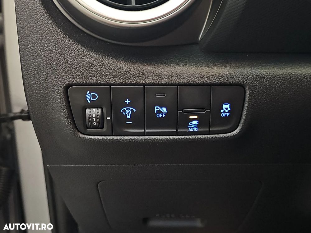 Hyundai KONA - 16