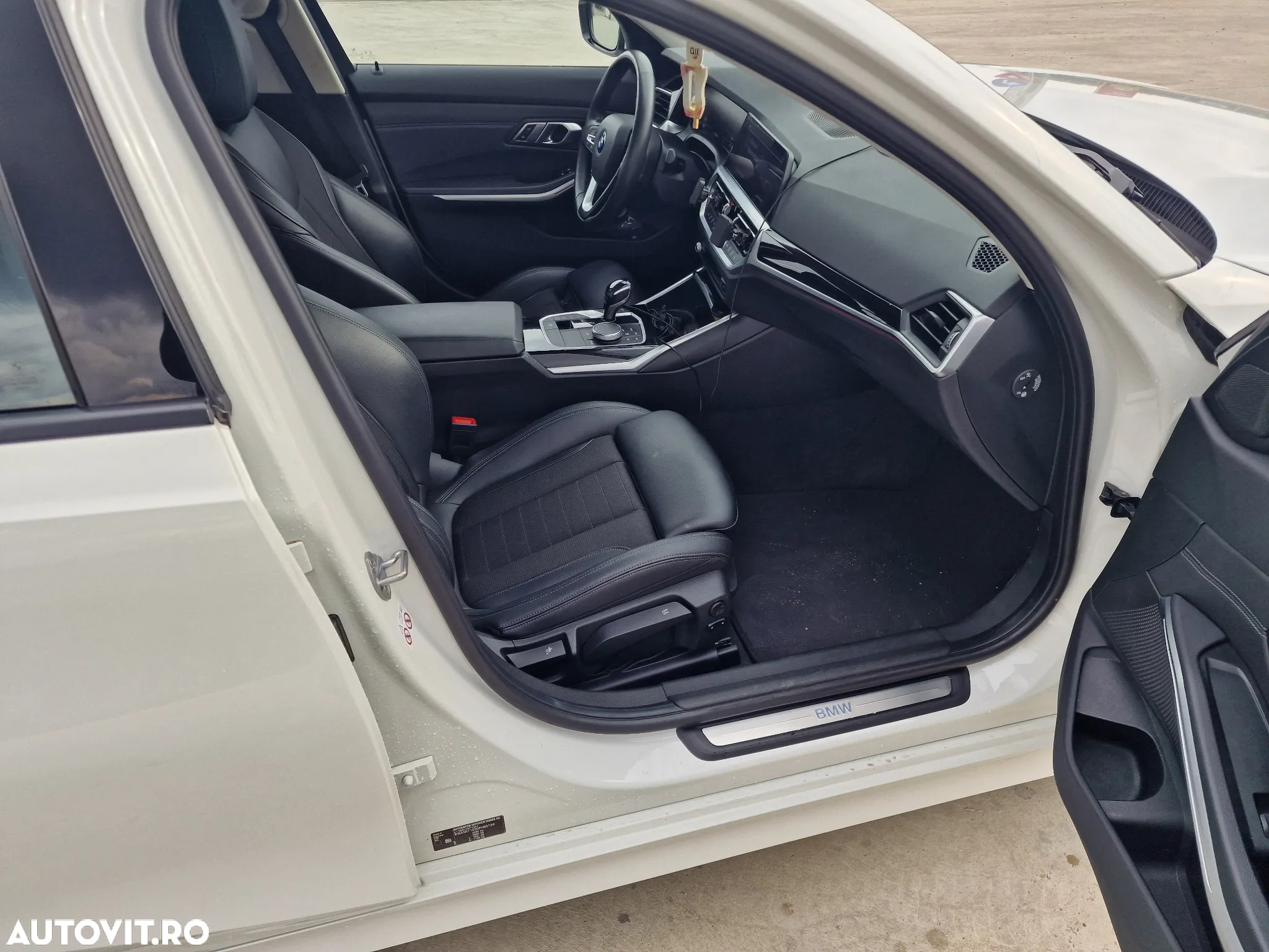 BMW Seria 3 330i AT Sport Line - 12