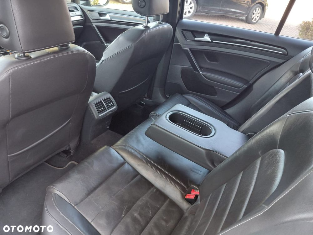Volkswagen Golf - 22