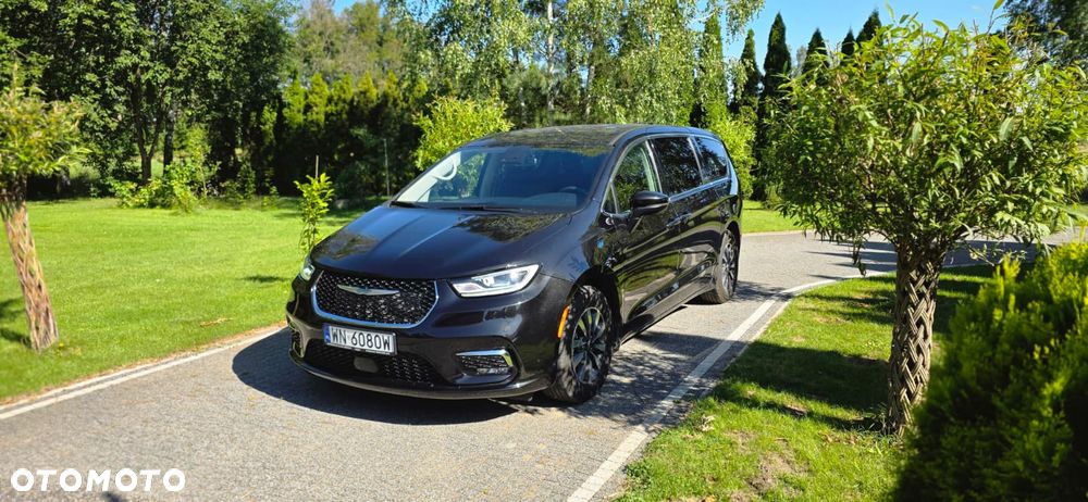 Chrysler Pacifica - 2