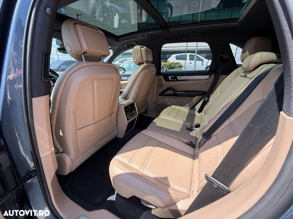 Porsche Cayenne - 14