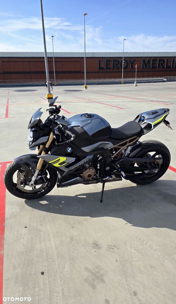 BMW S - 4