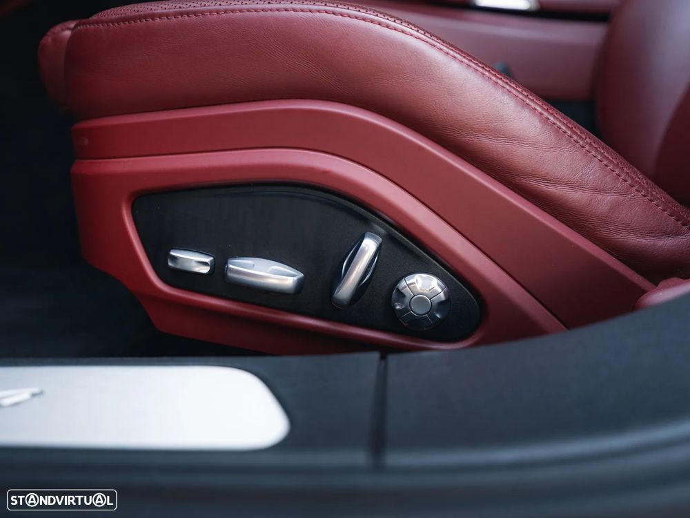 Porsche Panamera 4 E-Hybrid - 25