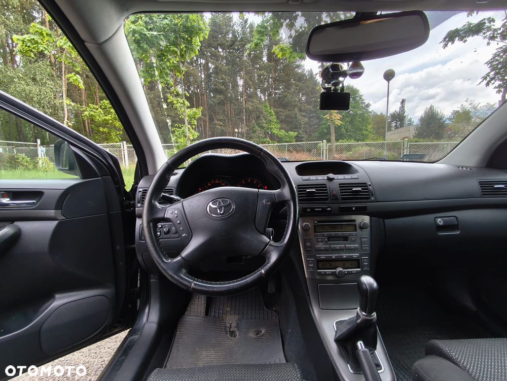 Toyota Avensis - 11