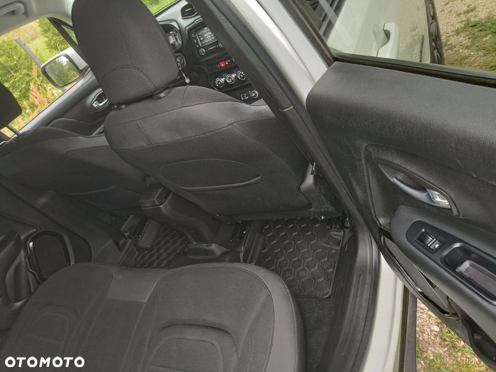 Jeep Renegade 1.6 MultiJet Night Eagle - 26