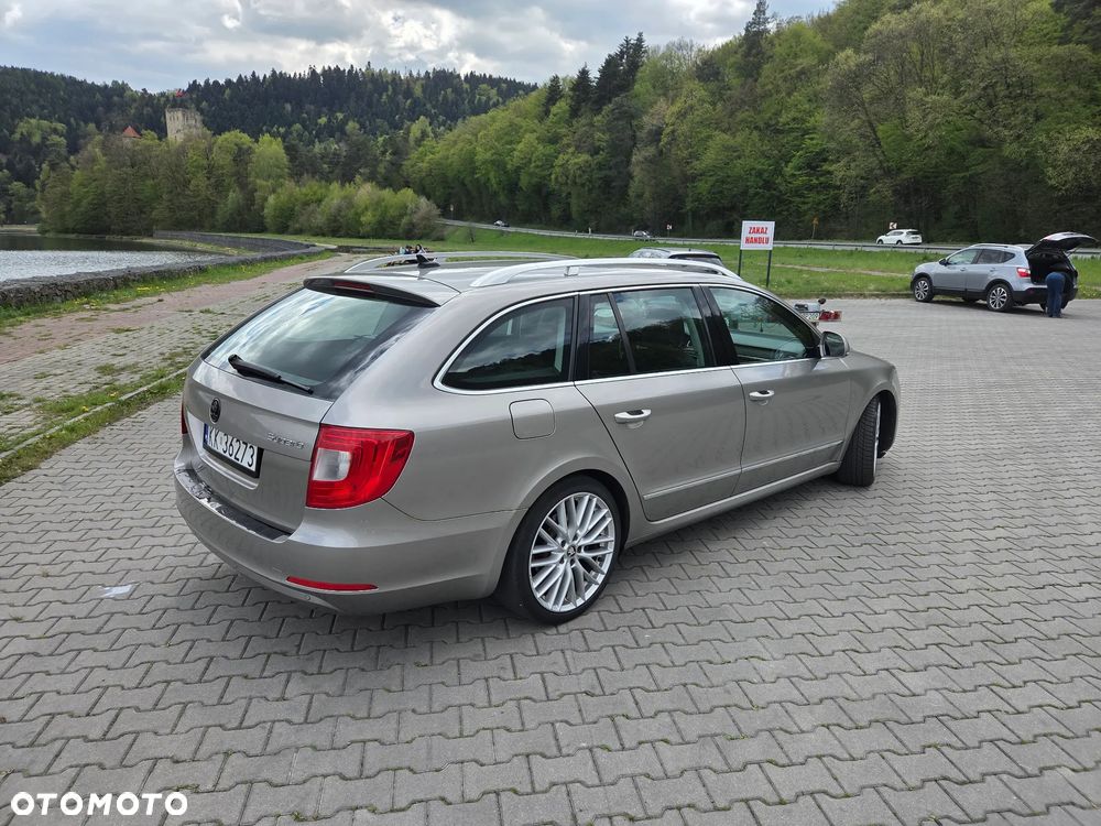 Skoda Superb 2010 photo 5