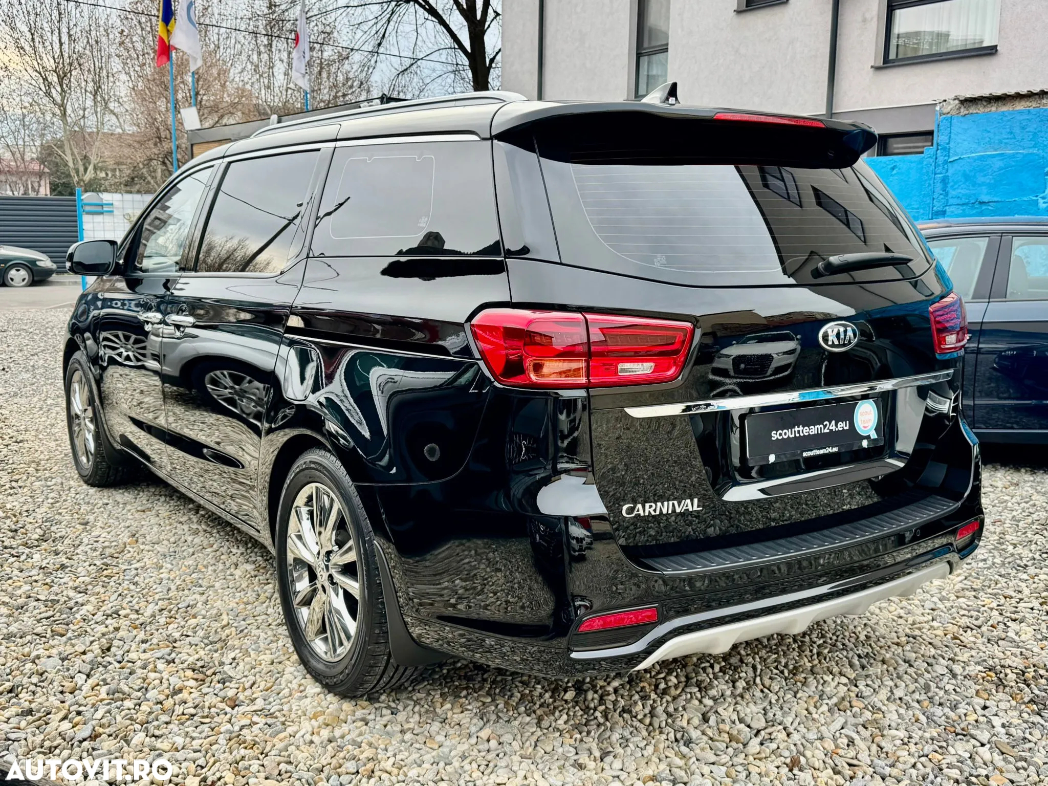 Kia Carnival - 3