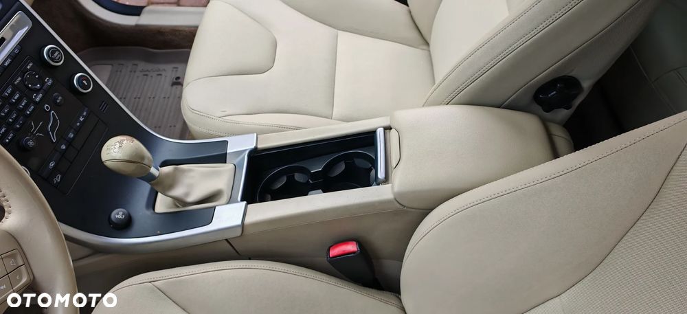 Volvo XC 60 D3 AWD Kinetic - 8