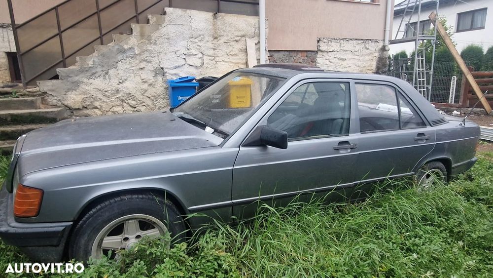 Mercedes-Benz 190 - 11