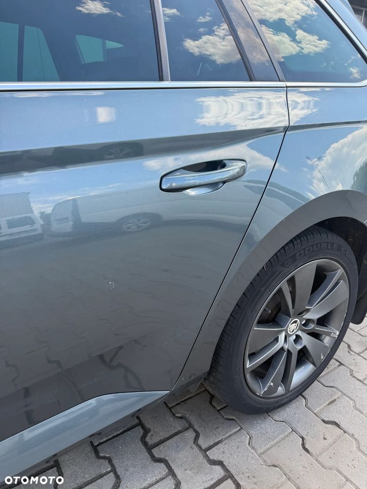 SKODA SUPERB III 3V0 15-19 LF7Y KOMBI DRZWI LEWE TYLNE KOMPLETNE - 3