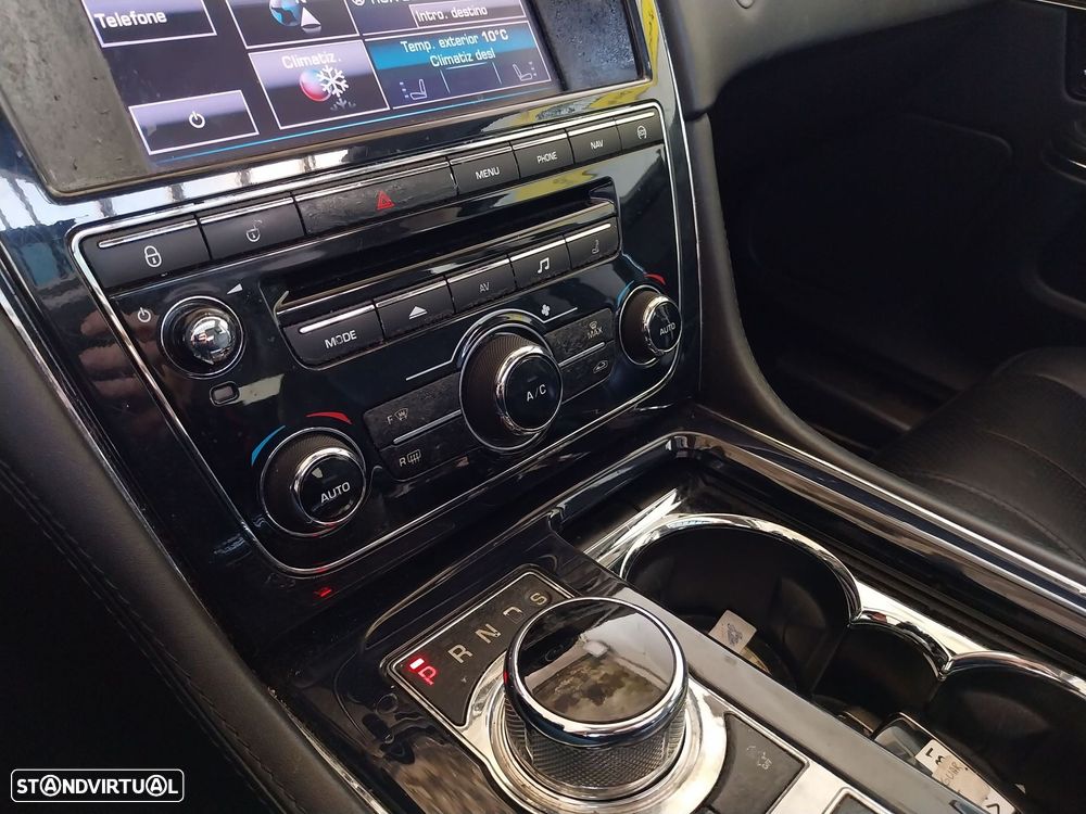 Jaguar XJ 3.0 D V6 LWB Premium Luxury - 8