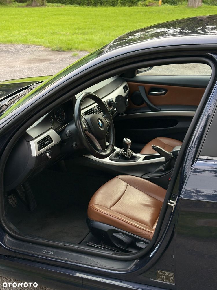 BMW Seria 3 318d - 11