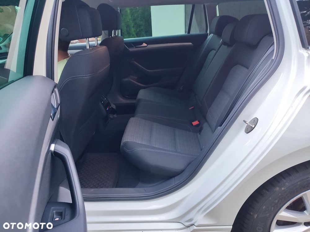 Volkswagen Passat Variant 2.0 TDI SCR DSG Elegance - 16