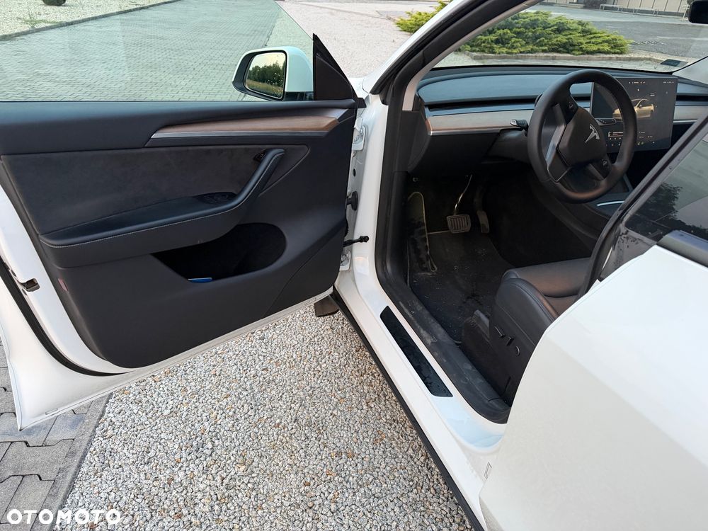 Tesla Model Y - 15