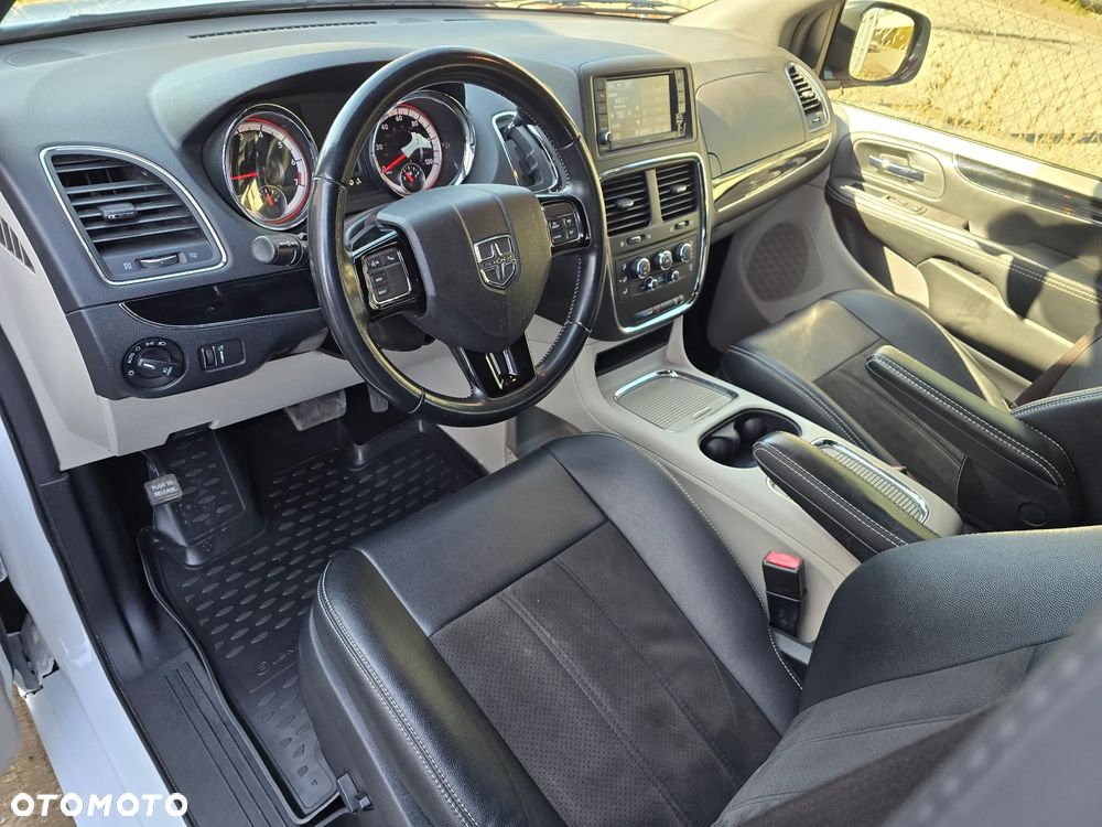 Dodge Grand Caravan - 26
