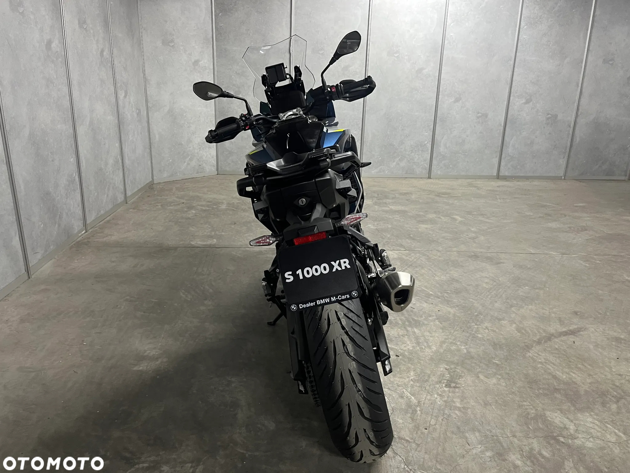 BMW XR - 8