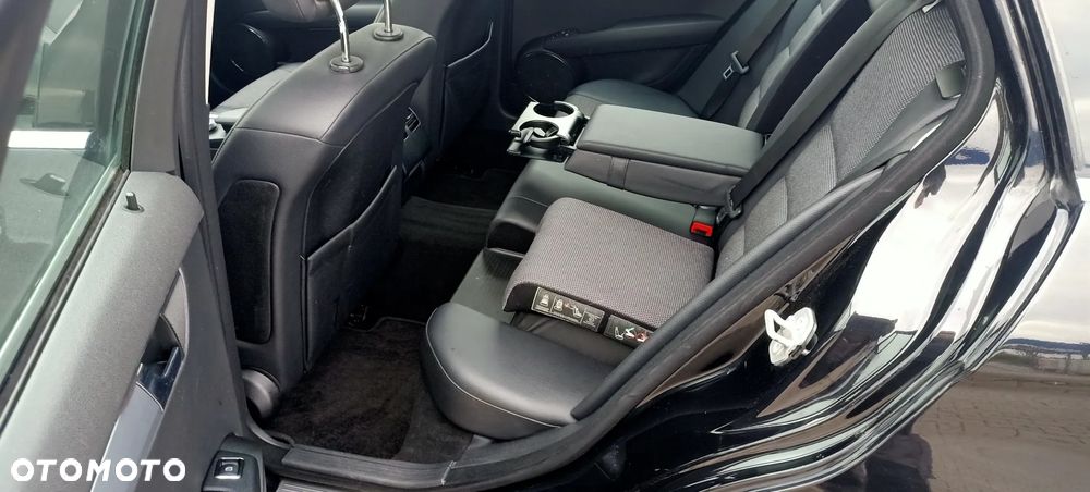 Mercedes-Benz Klasa C 180 Kompressor BlueEFFICIENCY Elegance - 12