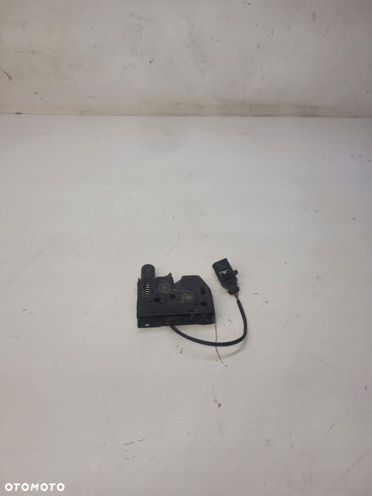 ZAMEK MASKI RYGIEL AUDI A8 D4 4H0823509C - 1