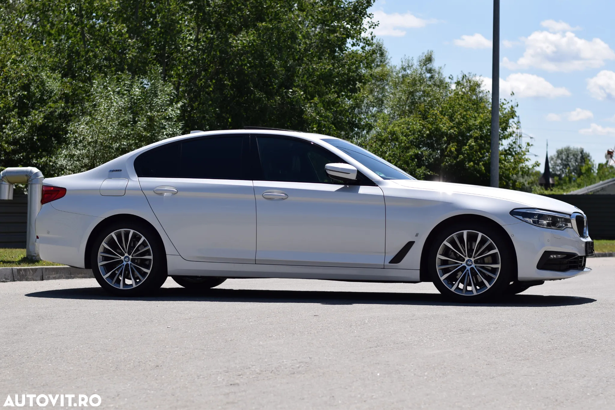 BMW Seria 5 530e iPerformance Aut. Sport Line - 34