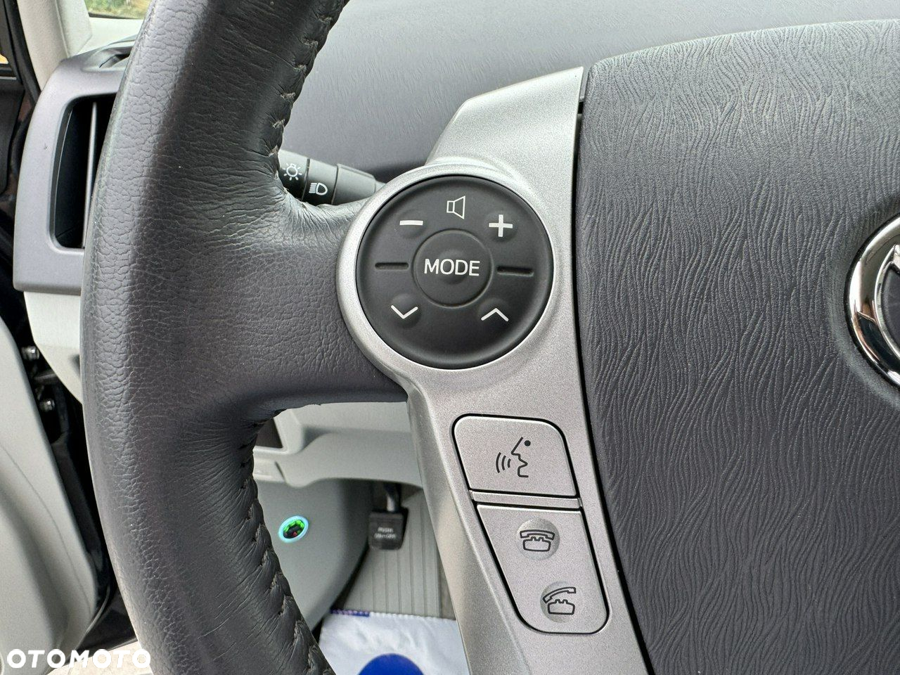 Toyota Prius 1.8 HSD Premium - 24