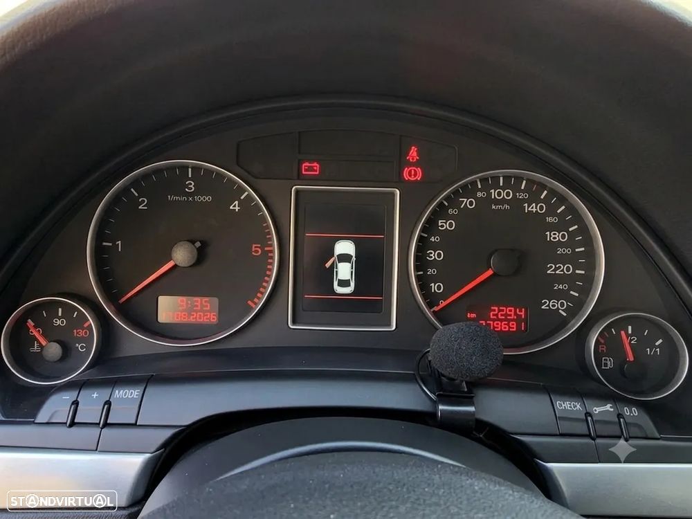 Audi A4 Avant 2.0 TDI DPF - 10