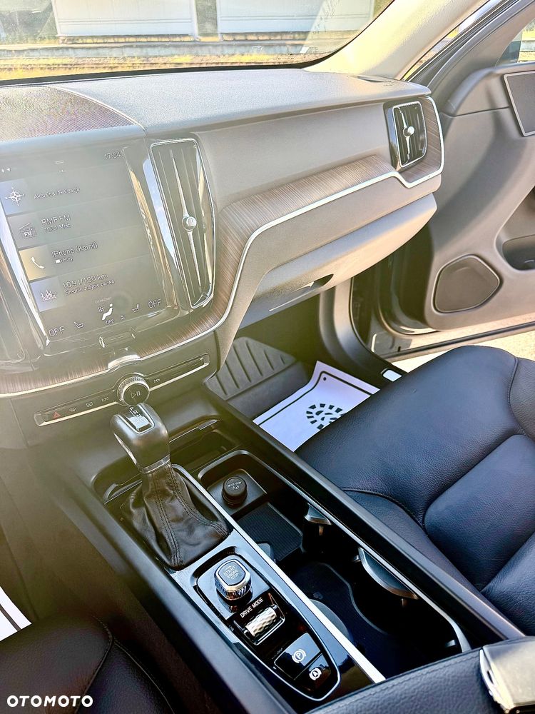 Volvo XC 60 T5 AWD Momentum Pro - 6