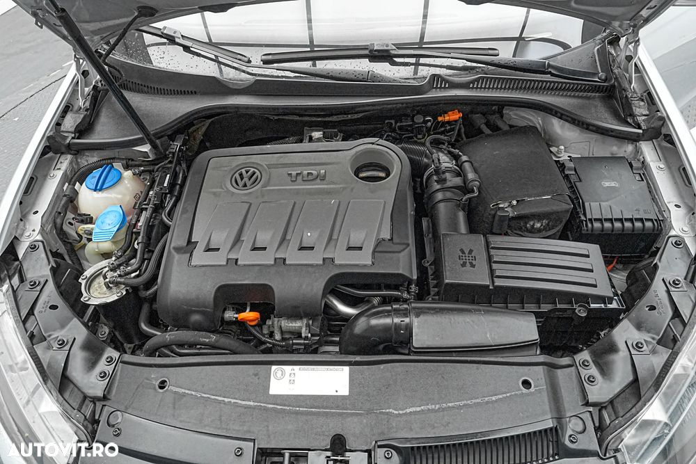 Volkswagen Golf 2.0 TDI BlueMotion Technology Comfortline DSG - 23