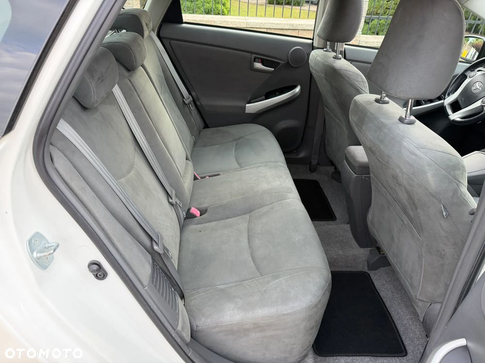 Toyota Prius (Hybrid) Executive - 24