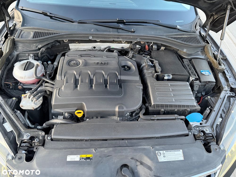 Skoda Superb 2.0 TDI Sportline - 16