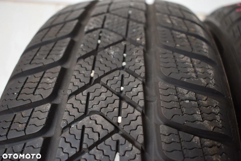 R17 205/60 Pirelli Sottozero 3 * - 2