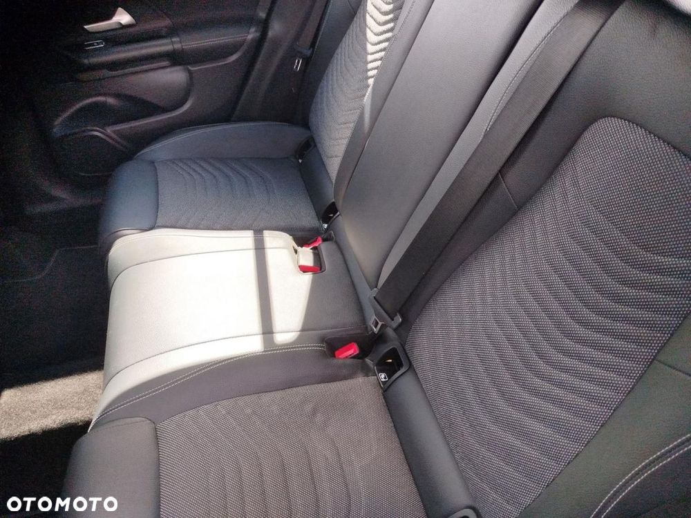 Mercedes-Benz GLA - 21