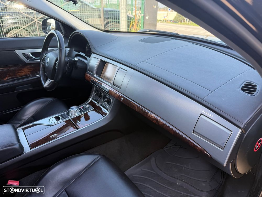 Jaguar XF 2.2 D Premium Luxury - 49