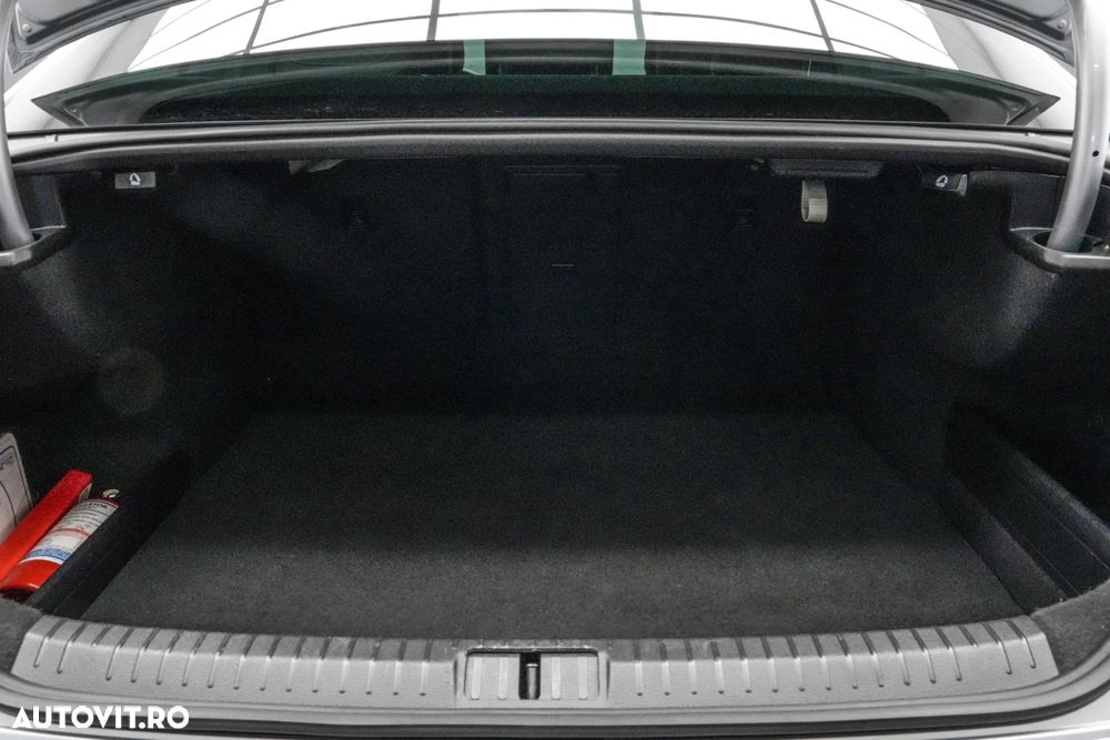 Volkswagen Passat 2.0 TDI DSG Comfortline - 23