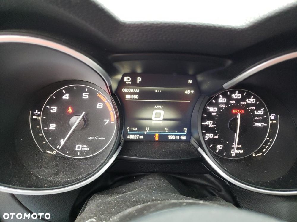 Alfa Romeo Stelvio - 11